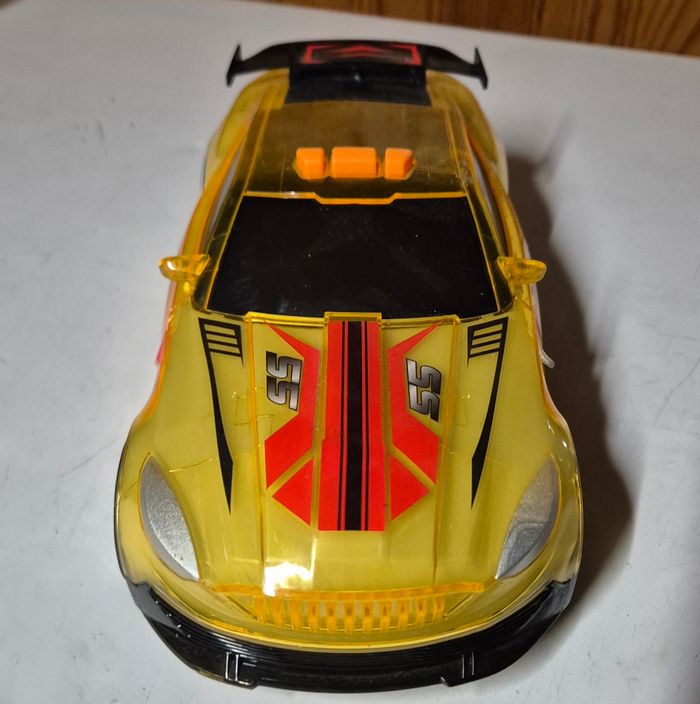 Voiture de sport jaune teamsterz son et lumiere - photo numéro 2