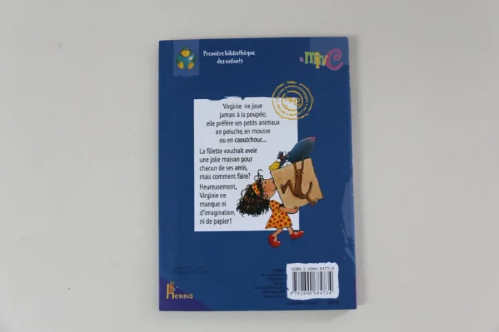 Livre "Le village de papier" collection La mini C. - photo numéro 2