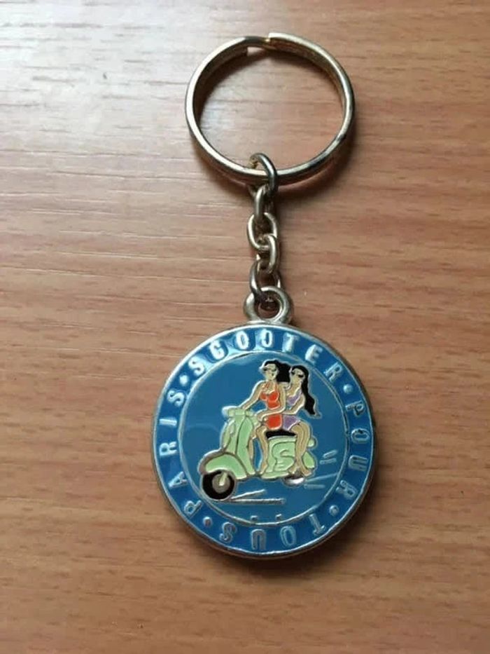 Porte clé turquoise marque Scooter