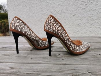 Escarpins en daim avec strass marque Ideal (Taille 38)