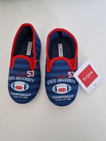 Chaussons neufs taille 28