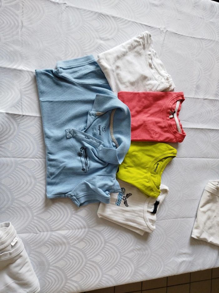 Lot 4 tee shirt et un Polo 6 ans