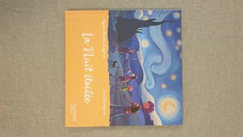 Neuf livre enfant Hachette Jeunesse sur le thème de l art La nuit étoilée, toile de Van Gogh