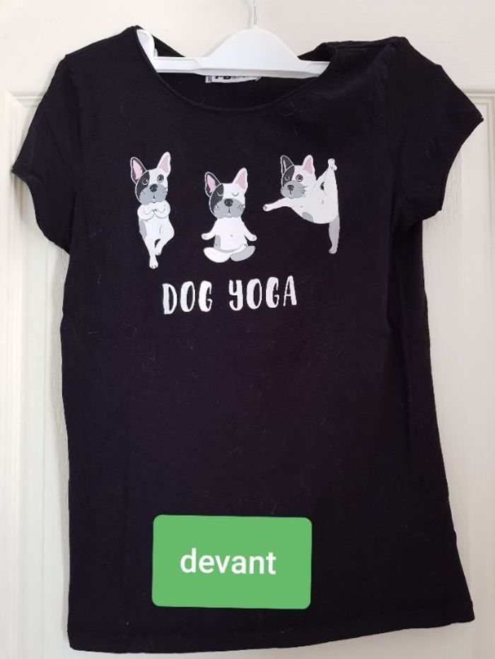 Tshirt noir manches courtes, motifs chiens yoga