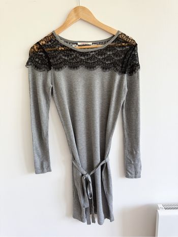 Robe manches 3/4 avec ceinture grise avec dentelle noir camaïeu taille 36 S