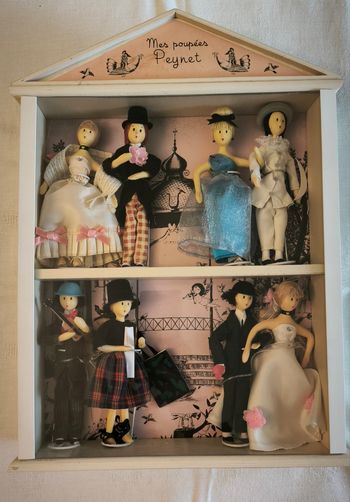 Vitrine " Les Poupées de Peynet " + accessoires