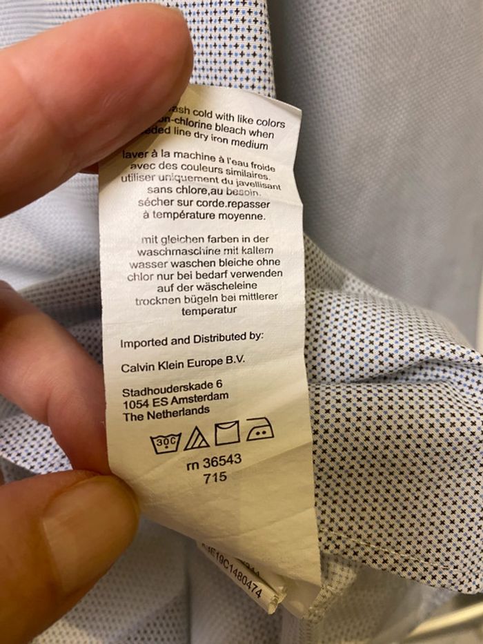 Superbe chemise blanche à motif bleu Calvin Klein taille L 40 traces au col sinon impeccable - photo numéro 8