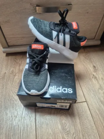 Chaussures baskets adidas lite racer K pointure 28 état neuves