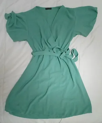 Robe courte verte d'eau taille 42