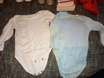 Lot de 2 bodys 24 mois