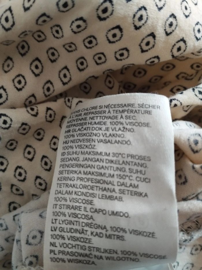>> Robe - Crème - graphismes - Taille 38 - H&M >> - photo numéro 4