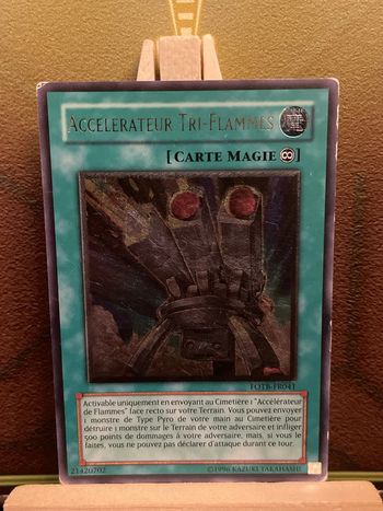 Carte Yu-Gi-Oh! - Ultimate Rare - Accélérateur Tri-flammes (FOTB-FR041)