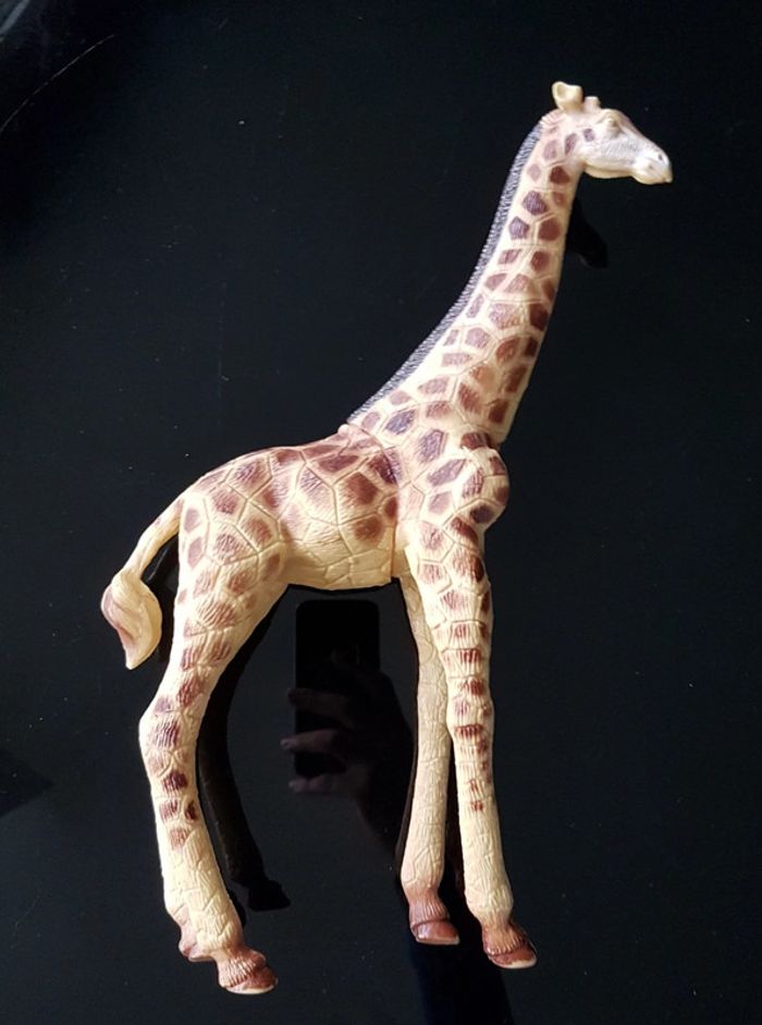 Figurine girafe taille 30 cm en très bon état - photo numéro 2