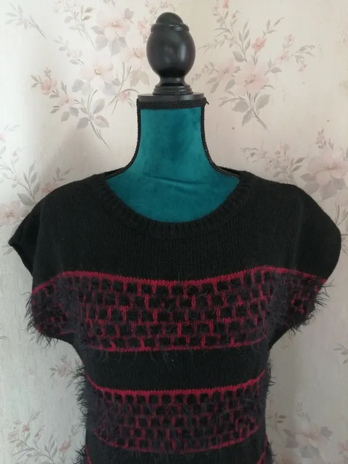 Robe tunique noire avec détails rouges et poilus / made in italy / (S) - photo numéro 3