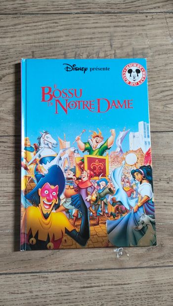 Livre Disney le bossu de notre dame.m