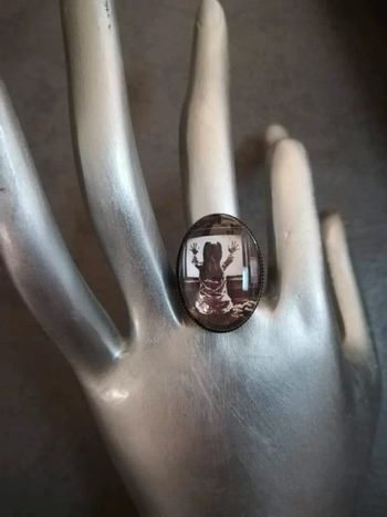 Bague poltergeist
