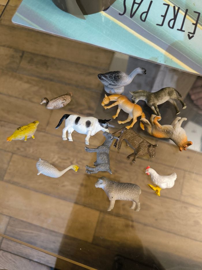 Lot 12 petites figurines d'animaux