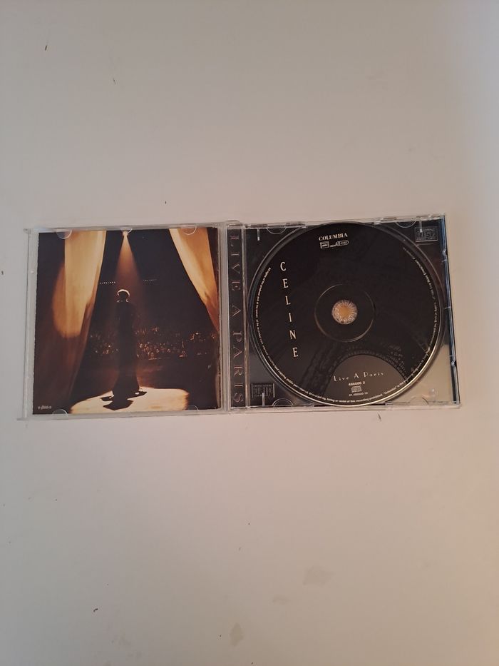 CD Céline Dion - Live à Paris avec paroles - État neuf. - photo numéro 3