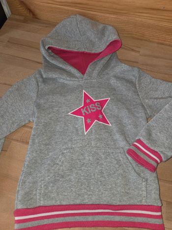 Sweat à capuche taille 6 ans
