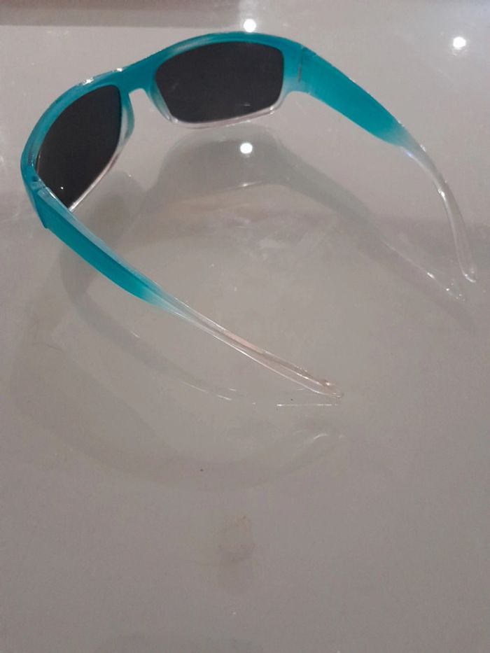 Lunette de soleil - photo numéro 2