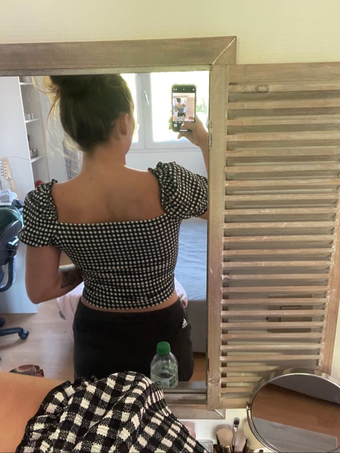 Top Kiabi noir et blanc manche bouffante taille M - photo numéro 3