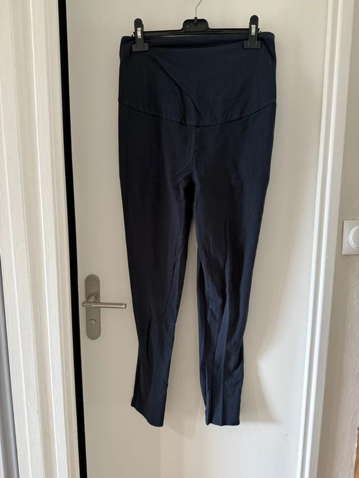 Pantalon femme grossesse maternité  couleur noir taille 42 44 Kiabi très bon état