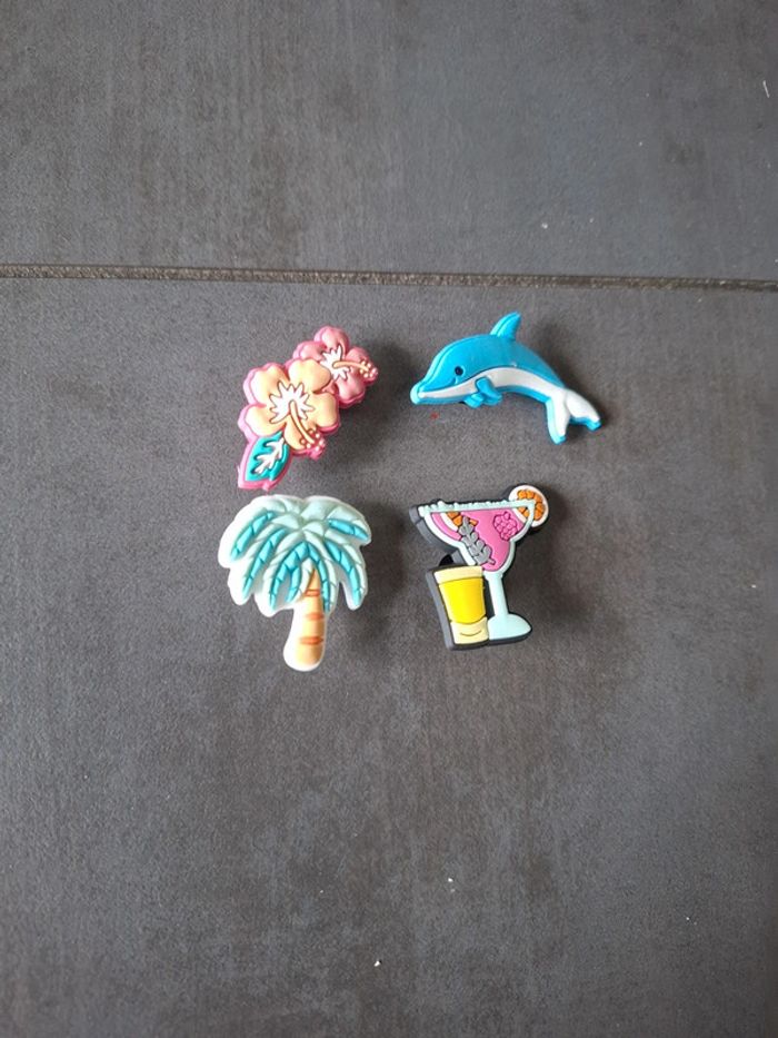 Lot de 4 breloques neuves pour Crocs