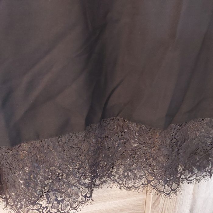 Robe noire avec dentelle - photo numéro 3