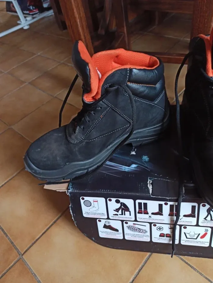 Paire de chaussures de sécurité taille 41 - photo numéro 5