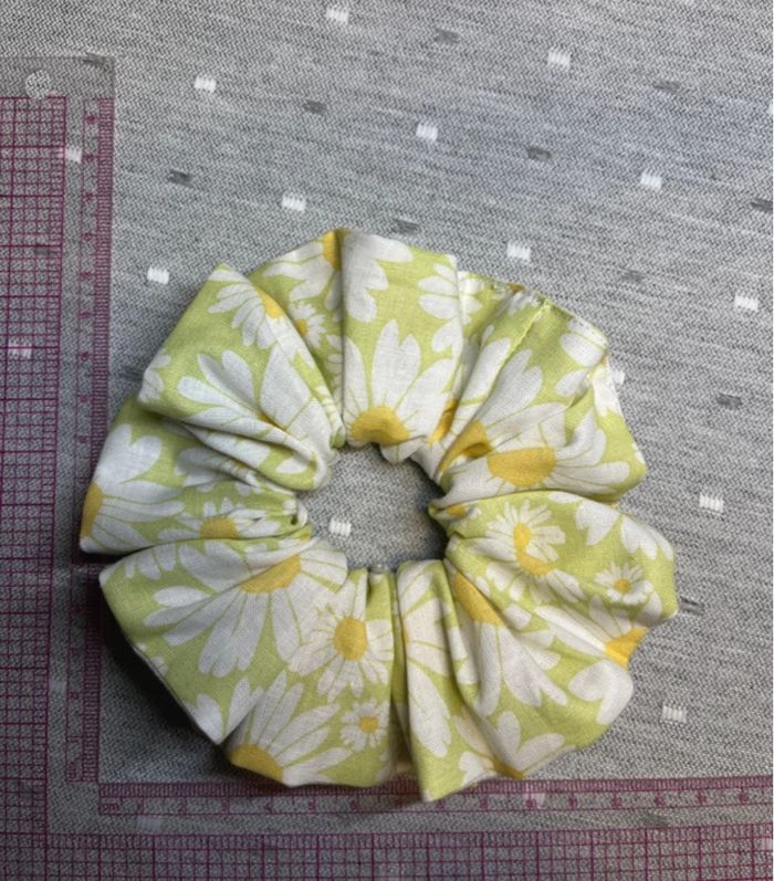 Chouchou accessoire cheveux élastique - photo numéro 4
