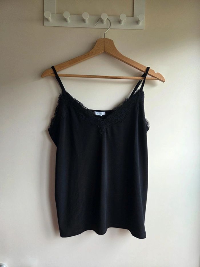 Débardeur noir en satin et dentelle - Amisu taille M