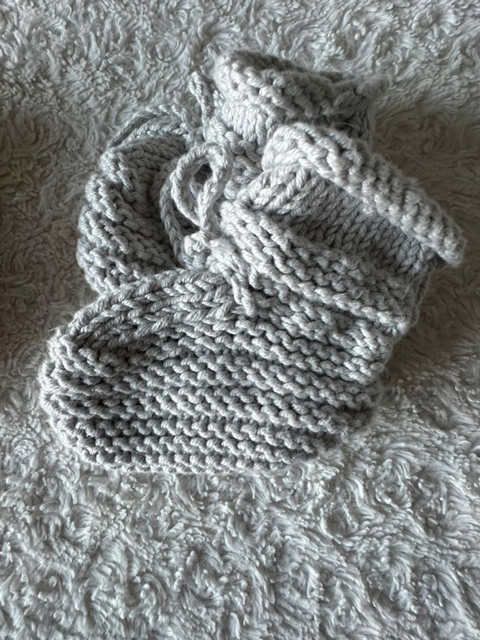 2 Paires de chaussons en tricot, fait main 0-6 mois - photo numéro 3