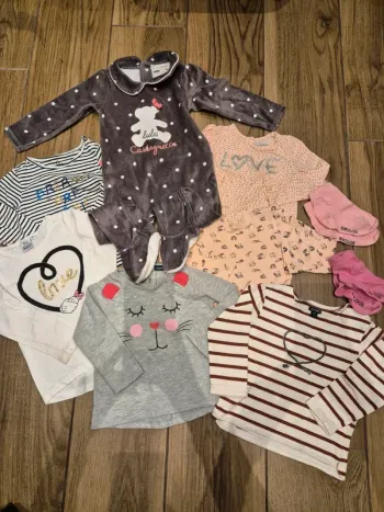 Lot de vêtements t shirt pyjamas pull