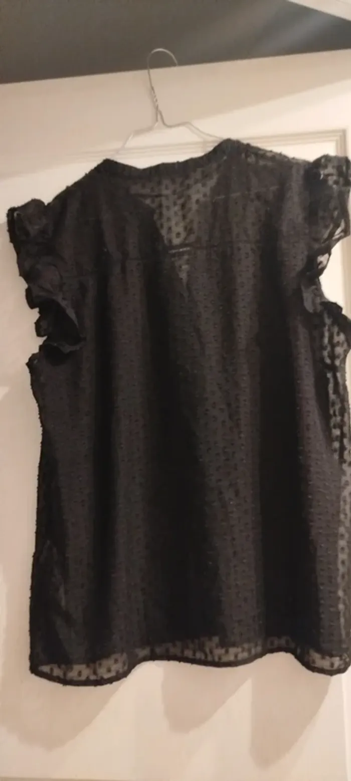 Haut noir - photo numéro 2