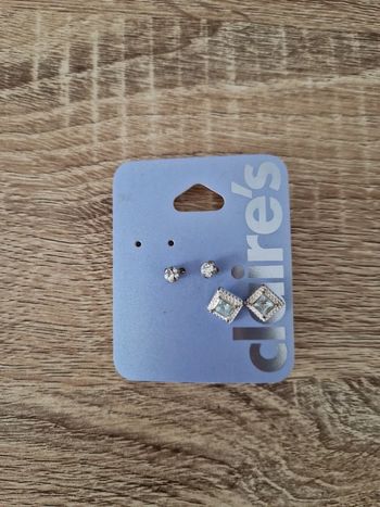 Jolies paires de boucles d'oreilles neuves Claire's