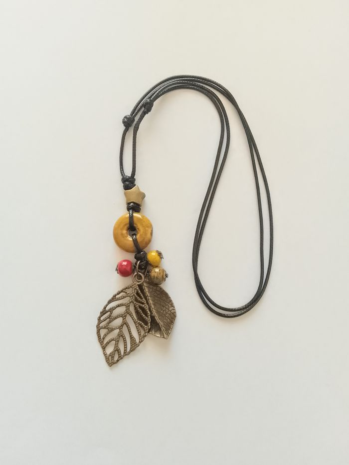 Collier corde réglable, pendentif boho-chic