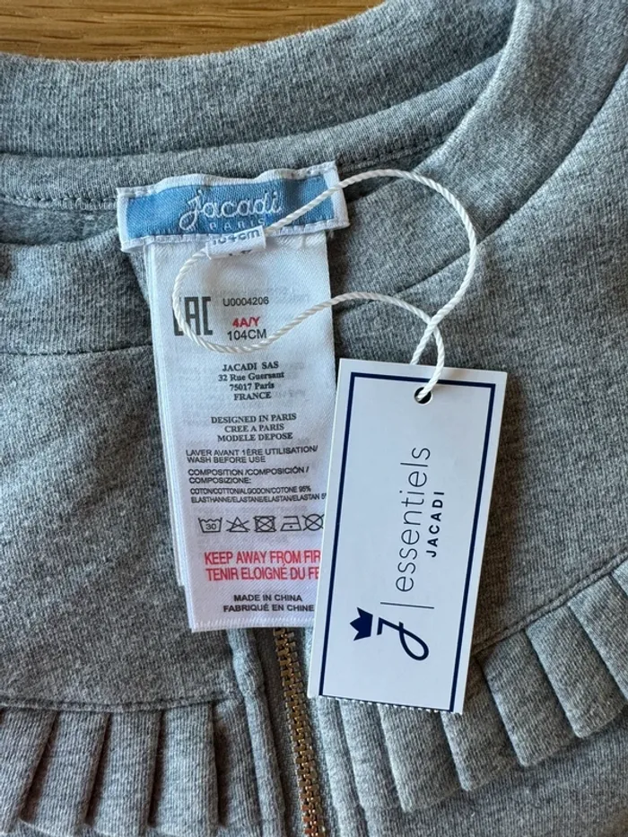 Veste/Cardigan zippée ML gris chiné, rebord plissé NEUVE - Taille 4 Ans - photo numéro 4