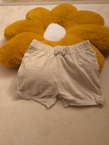 Short neuf 9 mois