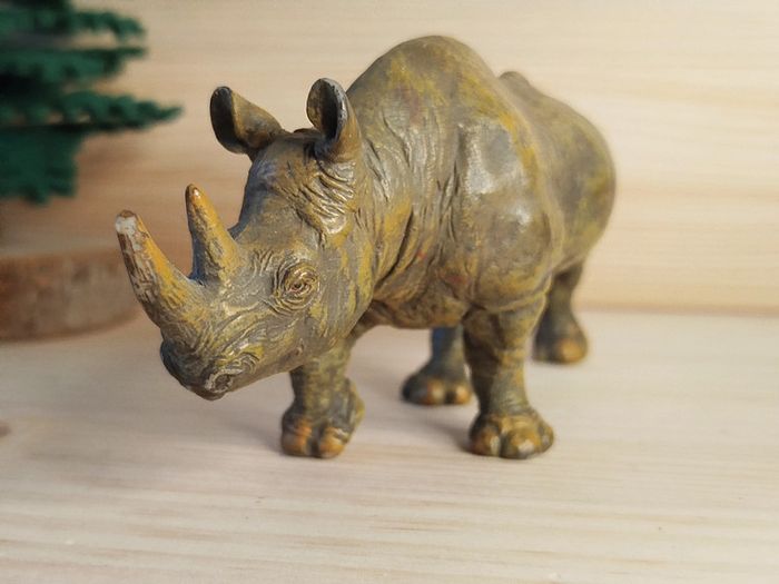 PAPO rhinocéros Figurine animal de la savane