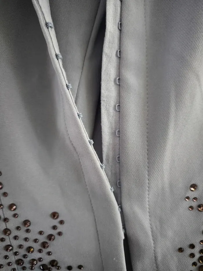 Ensemble setre en crêpe extensible orné de cristaux taille S neuf - photo numéro 3