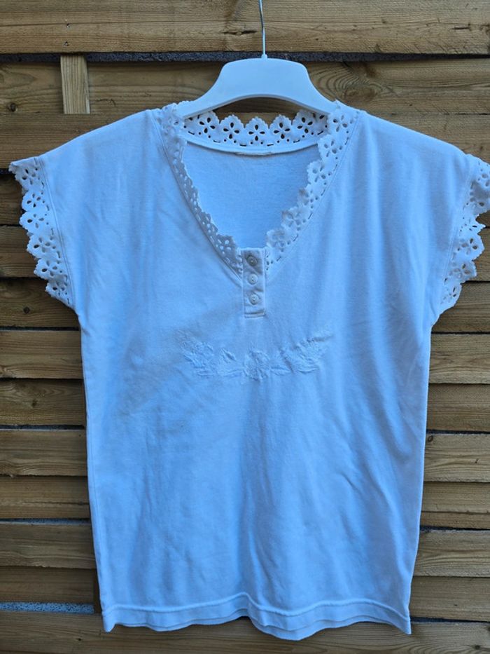 Tee-shirt broderie et découpe 🍒vintage 80🍒taille 38/40 - photo numéro 3
