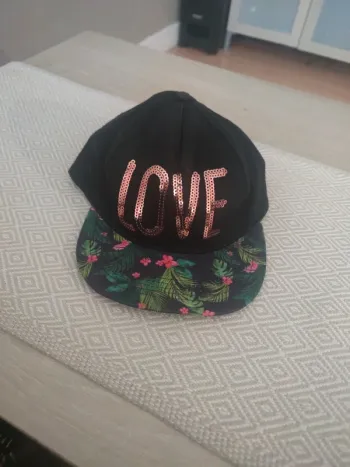 Casquette love sequins feuillage