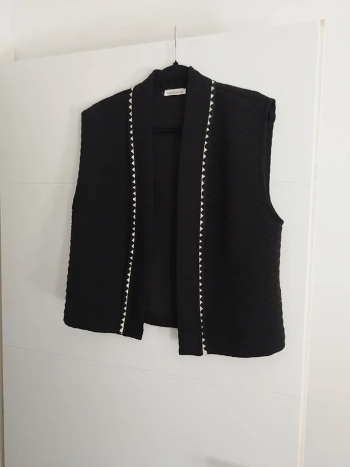 Gilet sans manches noir "Cache-cache" Taille S