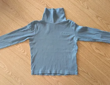 Tee shirt à col roulé et manches longues