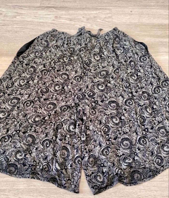 Short mi-long à motifs extensible