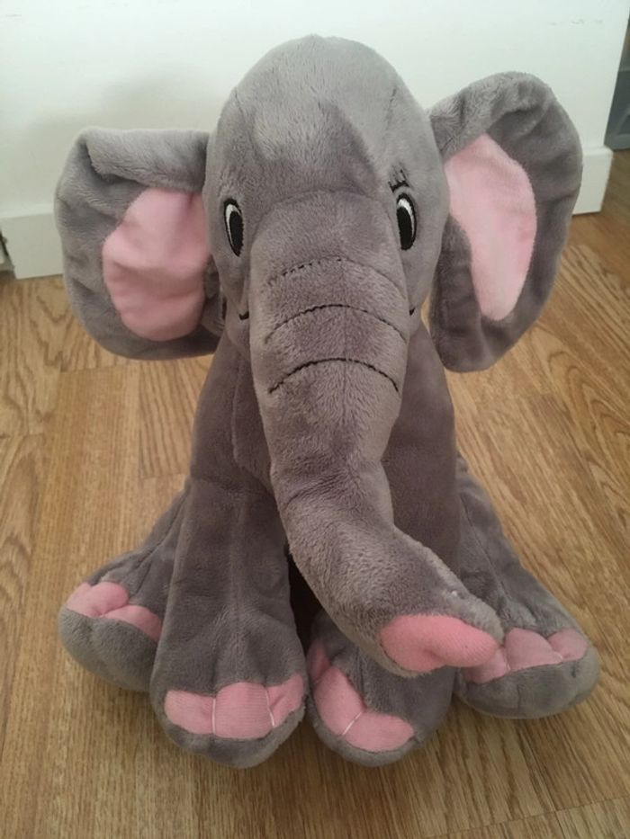 Éléphant en peluche