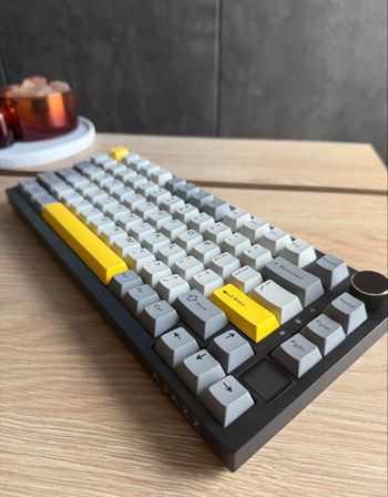 Clavier Ajazz AK820 Pro neuf – Jaune & Noir – RGB – Sans fil / filaire