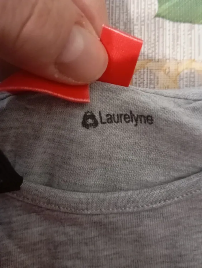 Tee shirt miraculous taille 4 ans(371) - photo numéro 3