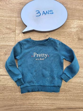Sweat 👧🏻 3ans
