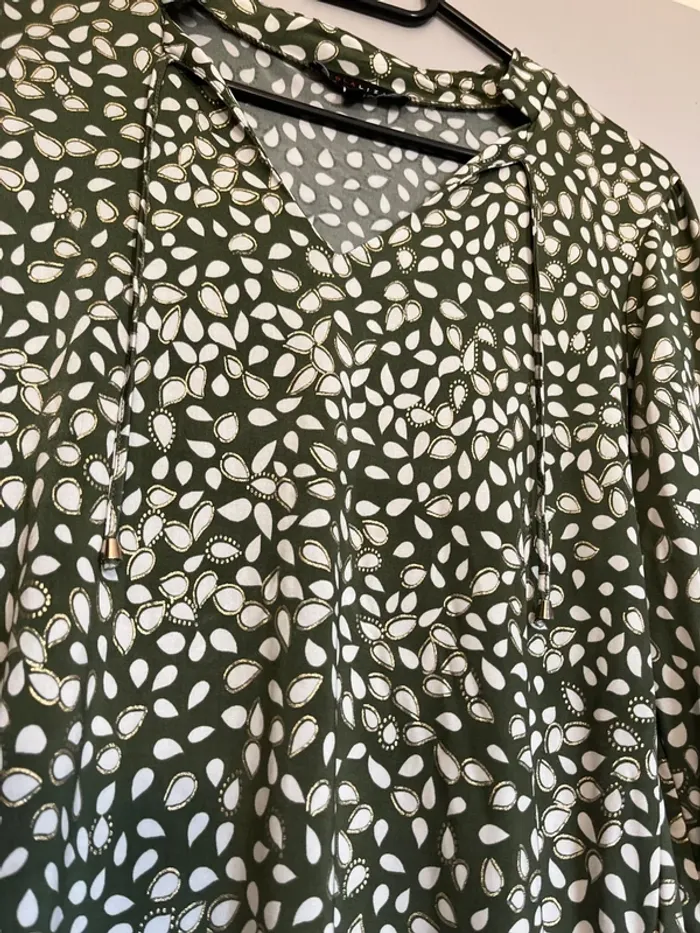 Blouse verte, dorée et blanche - photo numéro 2